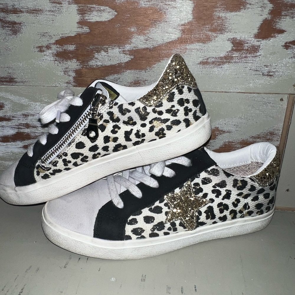 VINTAGE HAVANA size 5.5, fits a 6